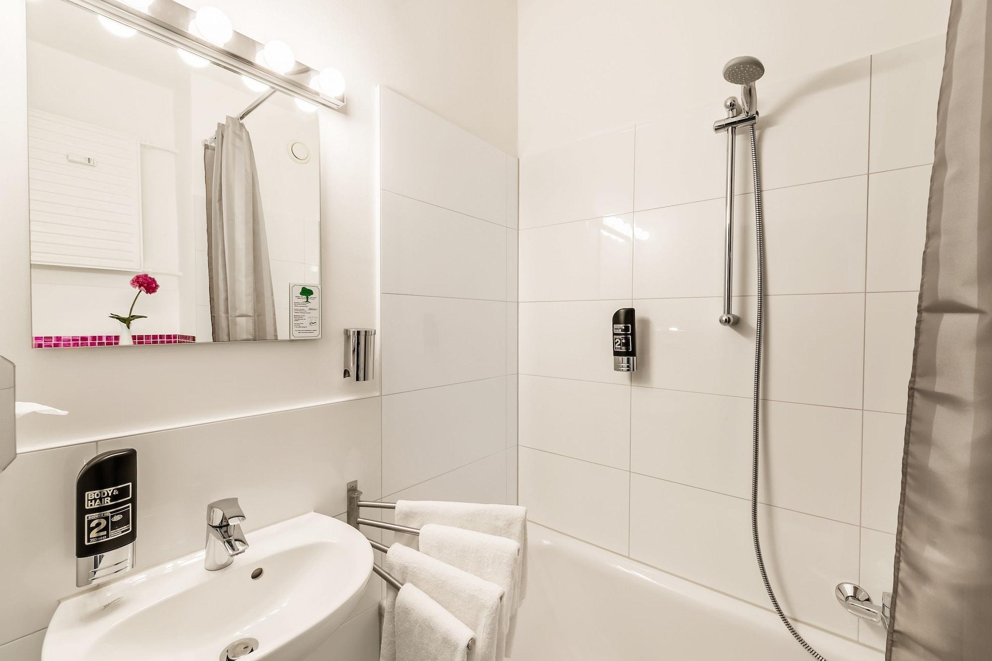 Alecsa Hotel Am Olympiastadion Берлин Экстерьер фото