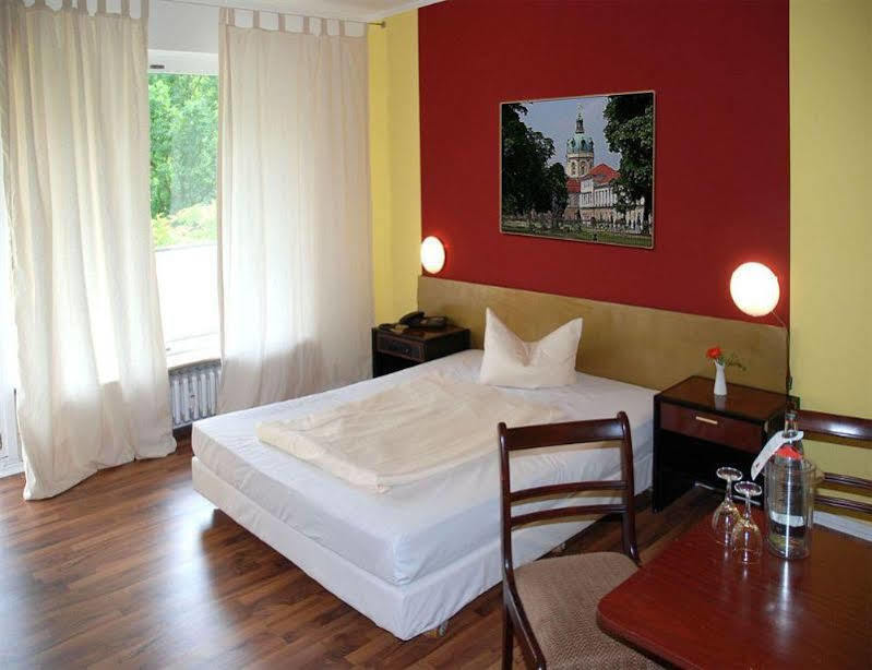 Alecsa Hotel Am Olympiastadion Берлин Экстерьер фото